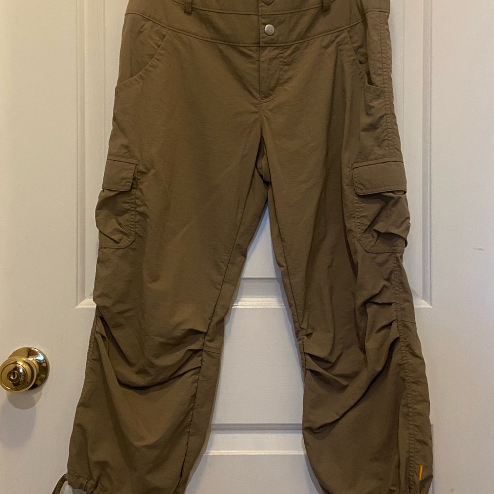 Lucy Khaki Nylon Capri’s - Size 8